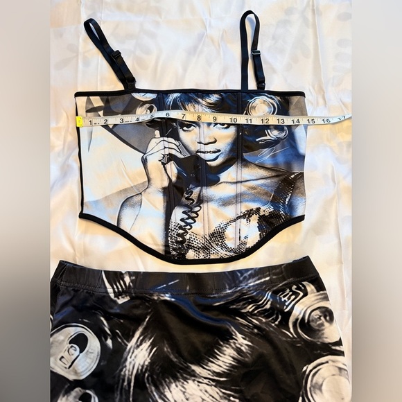 Retro Graphic Print Corset + Mini Skirt Set 🖤
Size: L - Picture 3 of 6